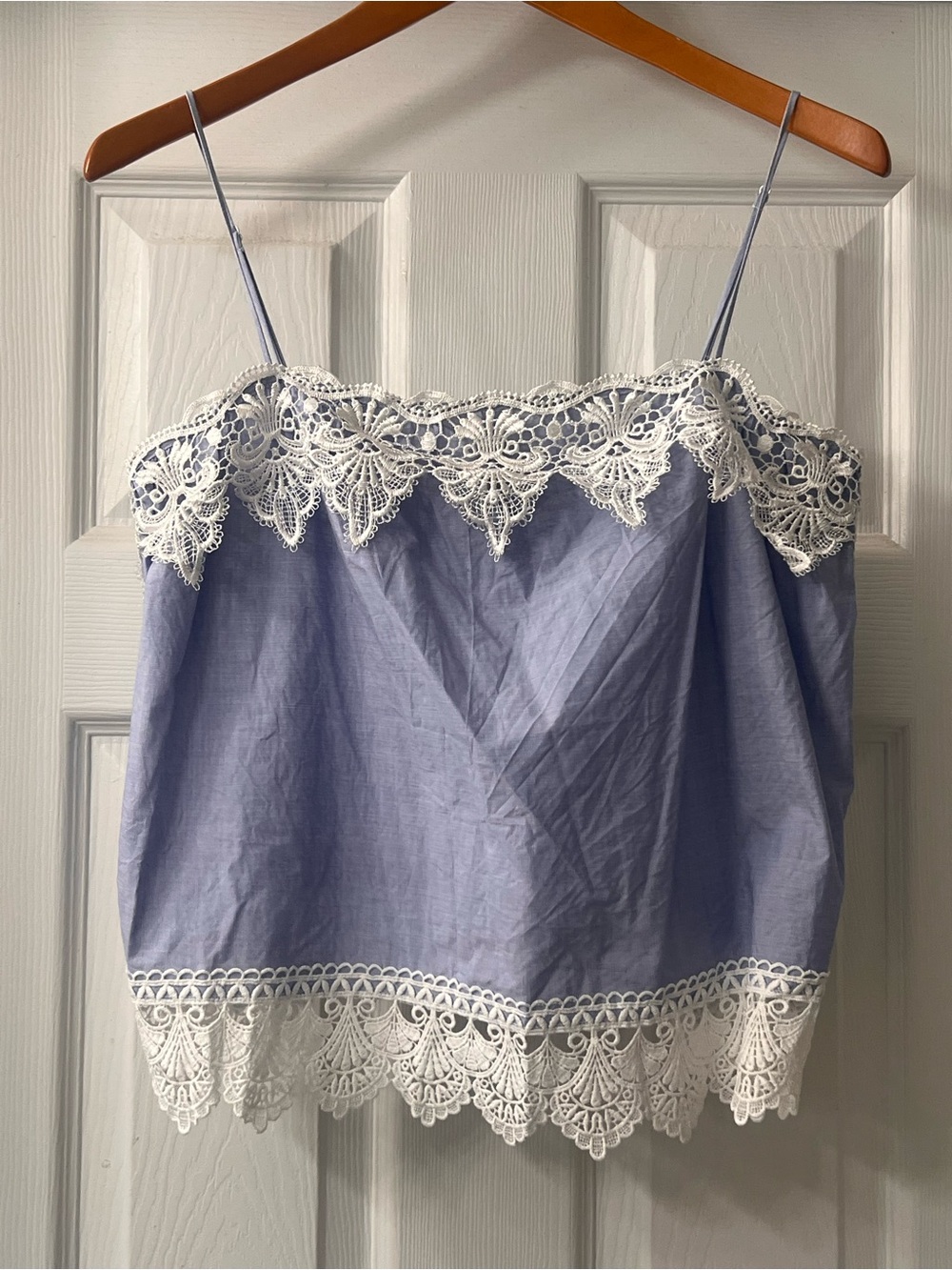 Express Light Blue Lace-Trim Cami Top
Sz Medium Petite